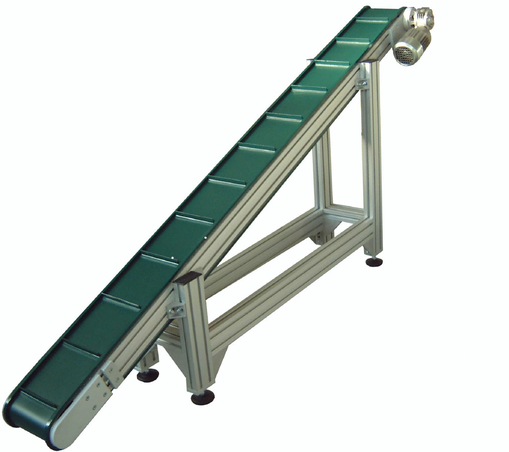 Sloping conveyor belt